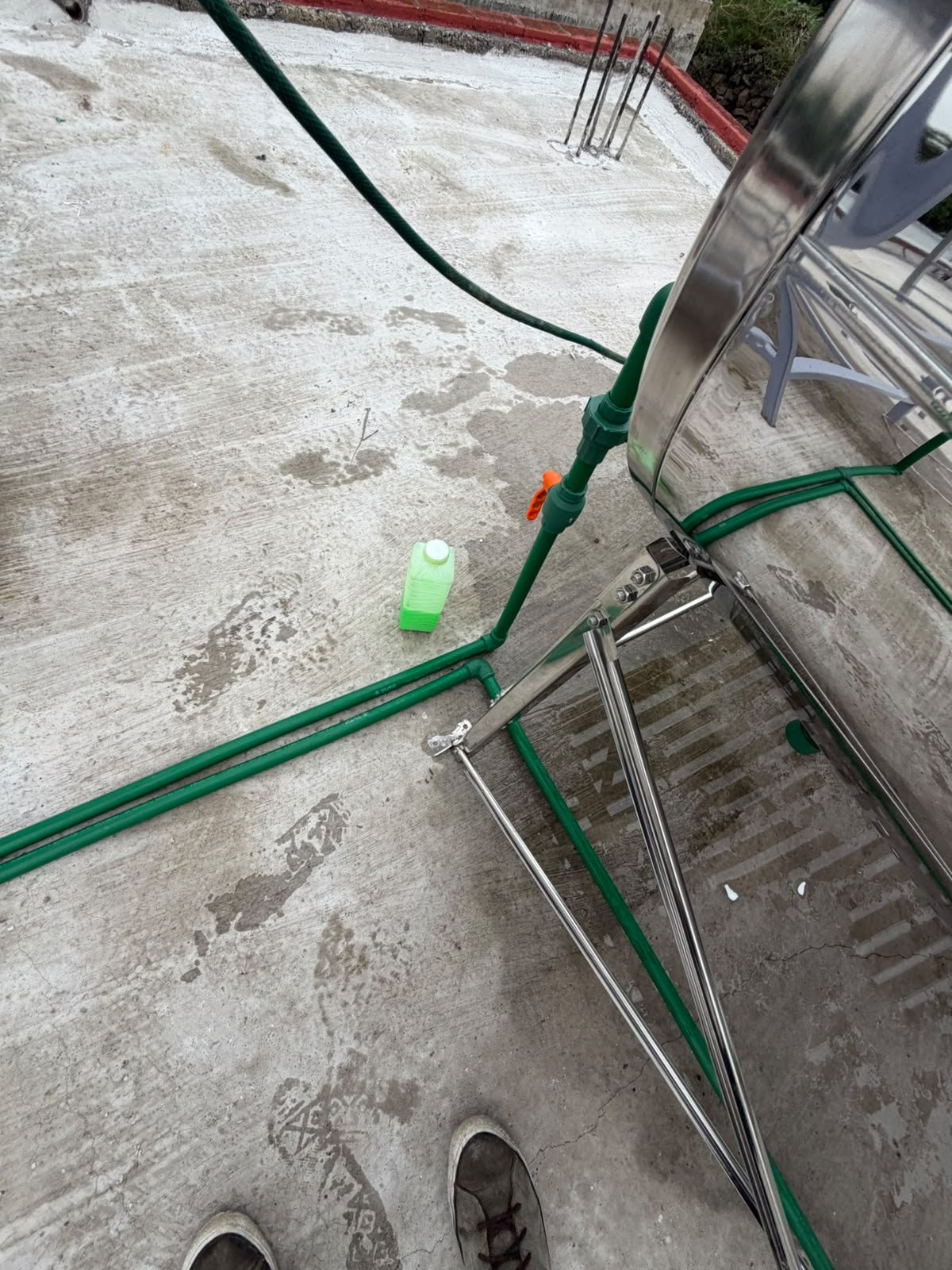Tubería PPR de agua fría y caliente con válvula, conectada al calentador solar en Iztapalapa