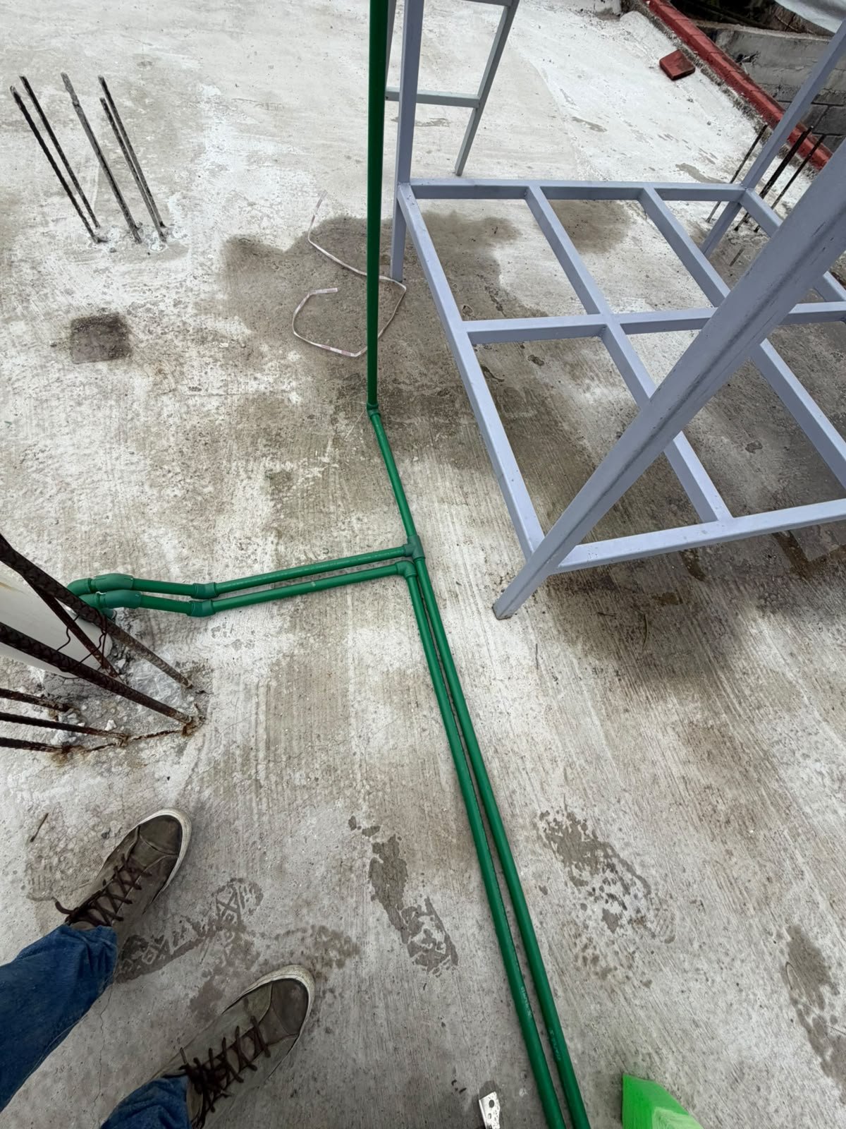 Ruta de tubería PPR de agua fría y caliente sobre la azotea en Iztapalapa